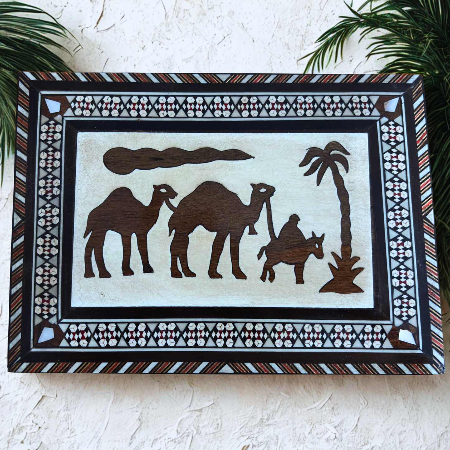 Boîte à bijoux vintage en mosaïque de chameau – Art damasquiné artisanal de 1970 avec incrustation de perle