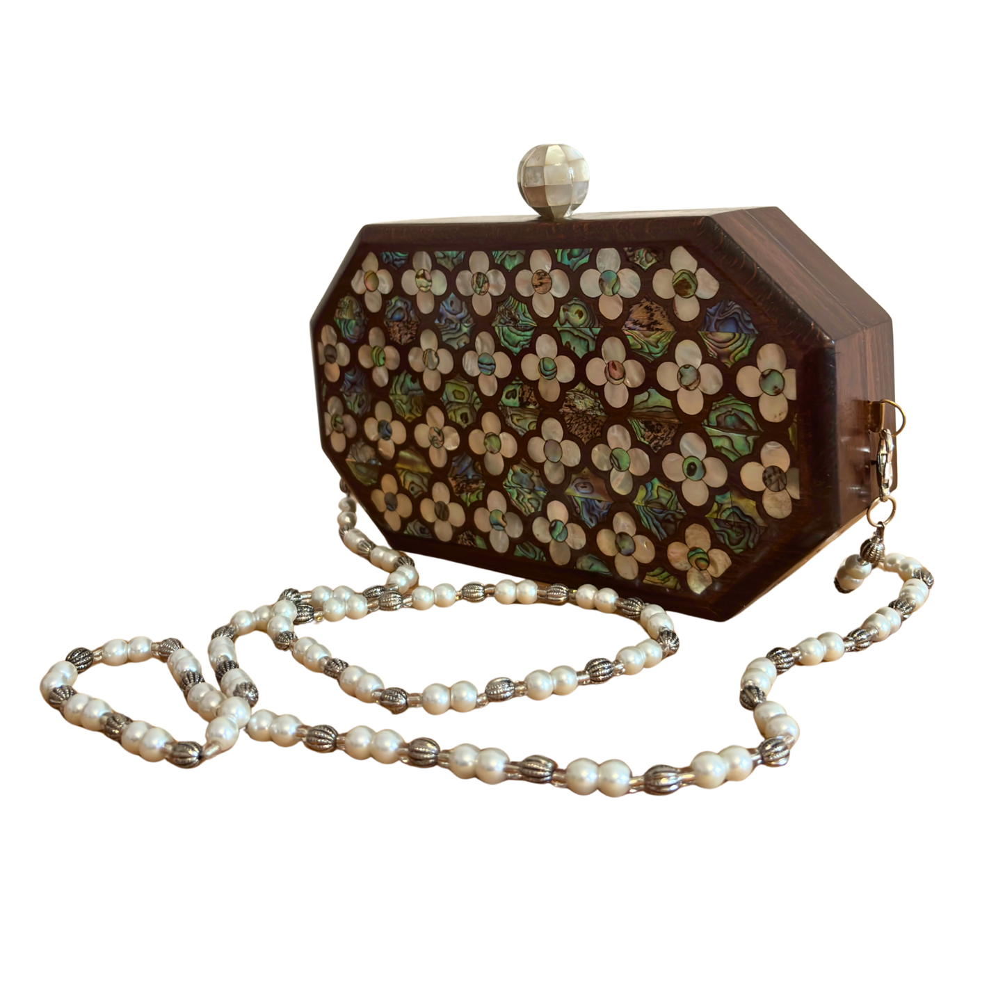 O Sussurro das Rosas – Bolsa Damasquina de Nogueira com Rosas em Madrepérola e Corrente de Pérolas