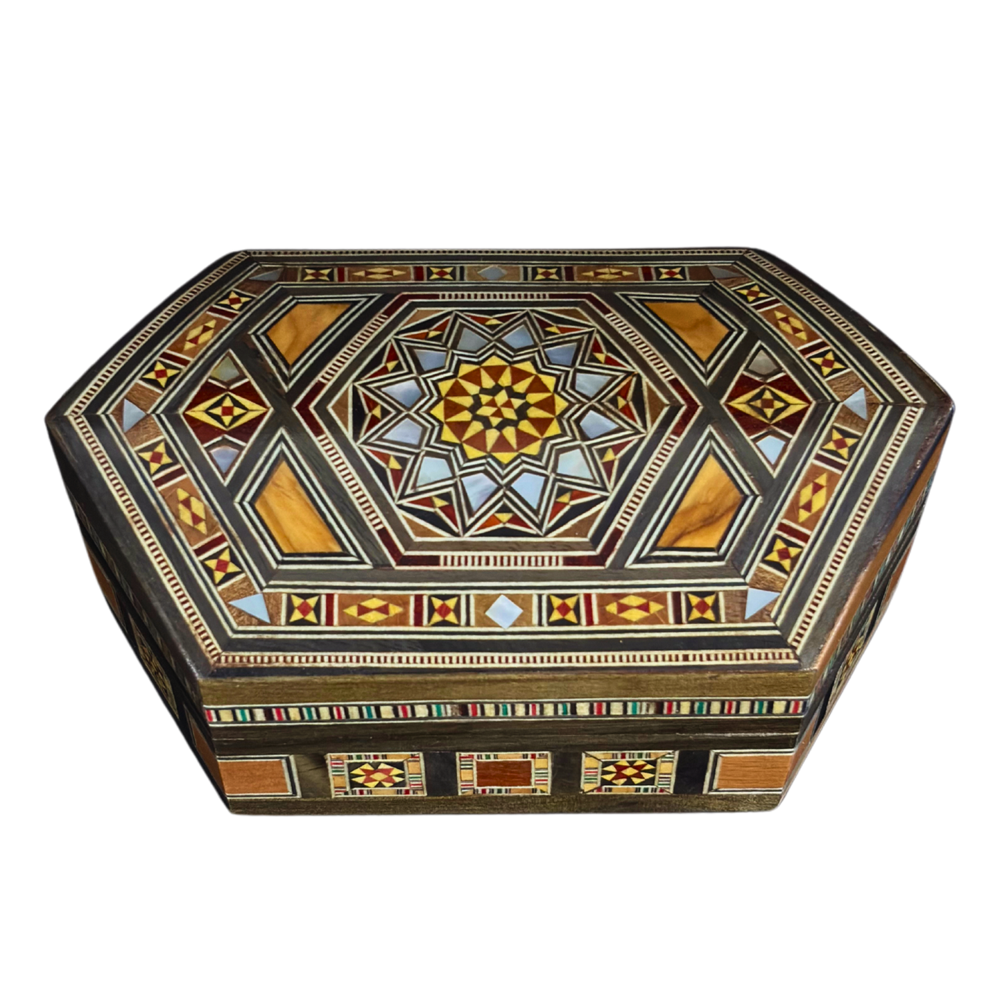 Luxe Damascene mozaïekdoos met echte parelmoerinleg en wijnrood fluwelen interieur.