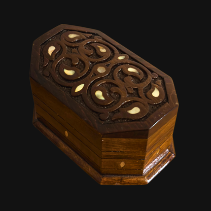 Caixa de Faia Talhada à Mão – Madrepérola e Acabamento Nogueira