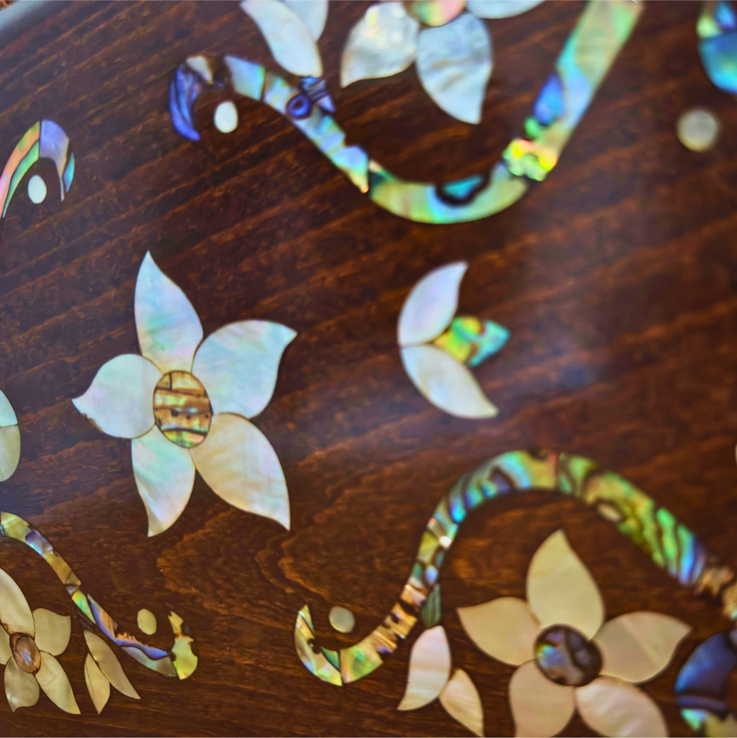 Sham – Clutch Damascena di Lusso con Madreperla Floreale e Interno in Broccato