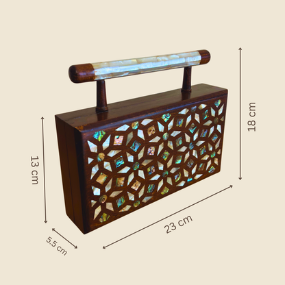 Yasmine – Luxe Damascene Clutch met Parelmoer & Brokaat Voering