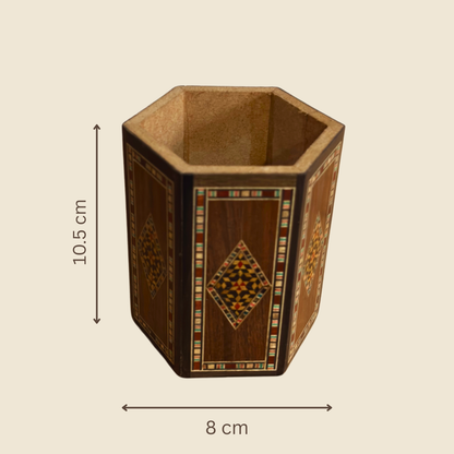 Damaskus Mosaik Holz Stiftehalter von Gaby Al Dayeh – Naturhölzer & Handgefertigte Eleganz