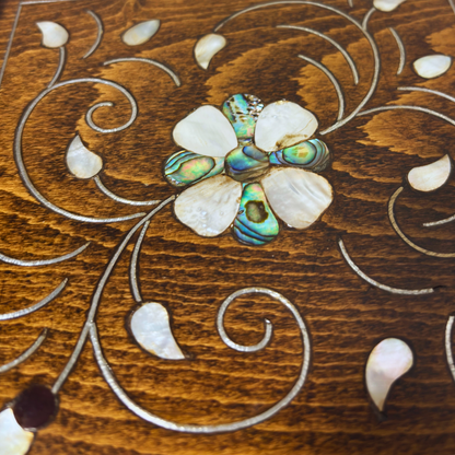 El Yapımı Şam Lüks Kutusu – Sedef & Kadife Zarafeti