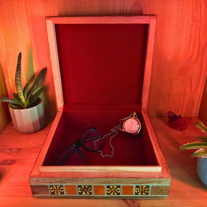 صندوق موزاييك دمشقي – تحفة فنية يدوية للمجوهرات والهدايا