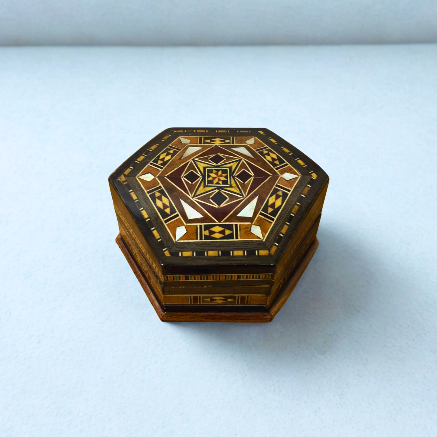 Caja de Mosaico Artesanal de Damasco – Arte Tradicional y Terciopelo