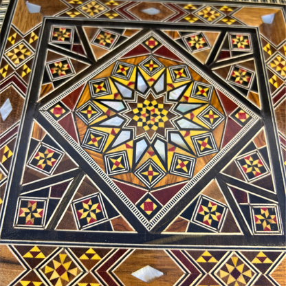 Handgefertigte Mosaik-Schatulle aus Damaskus – Perlmutt & Samt