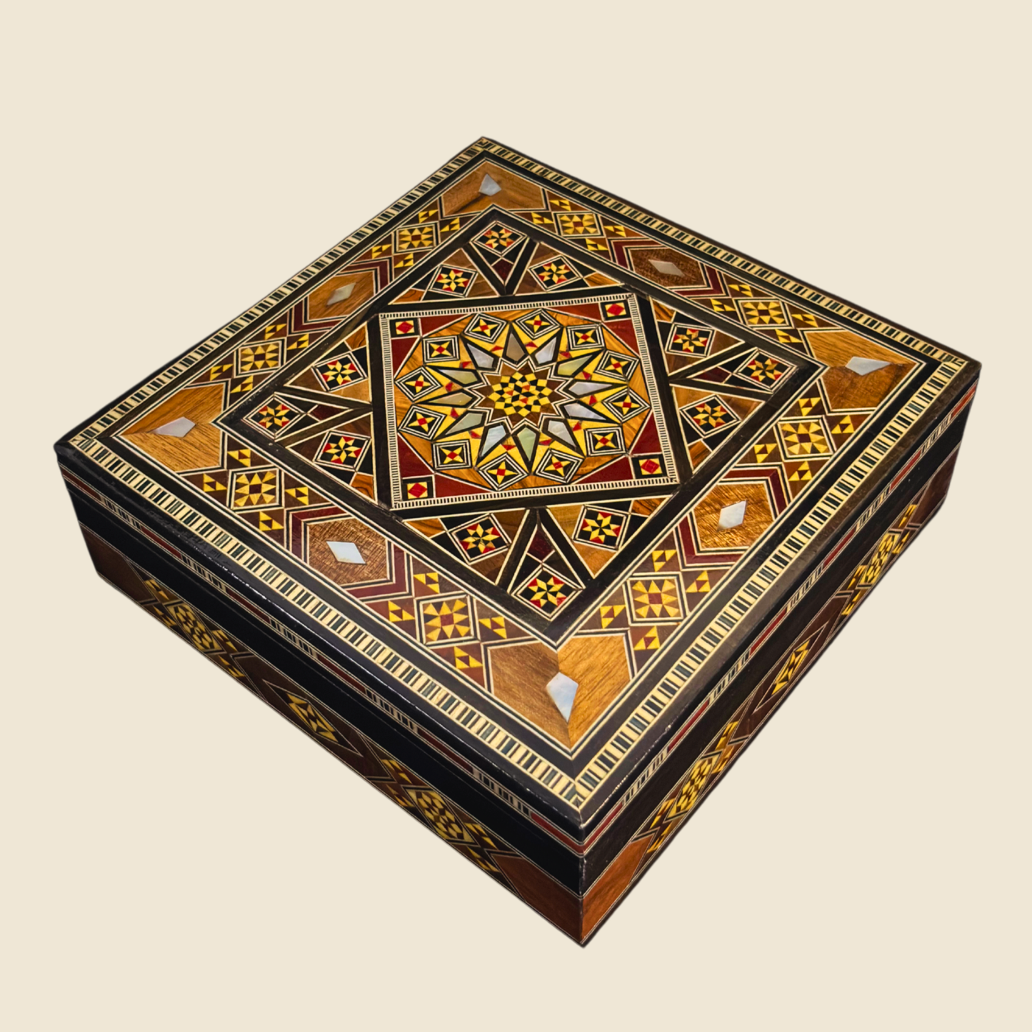 Handgefertigte Mosaik-Schatulle aus Damaskus – Perlmutt & Samt