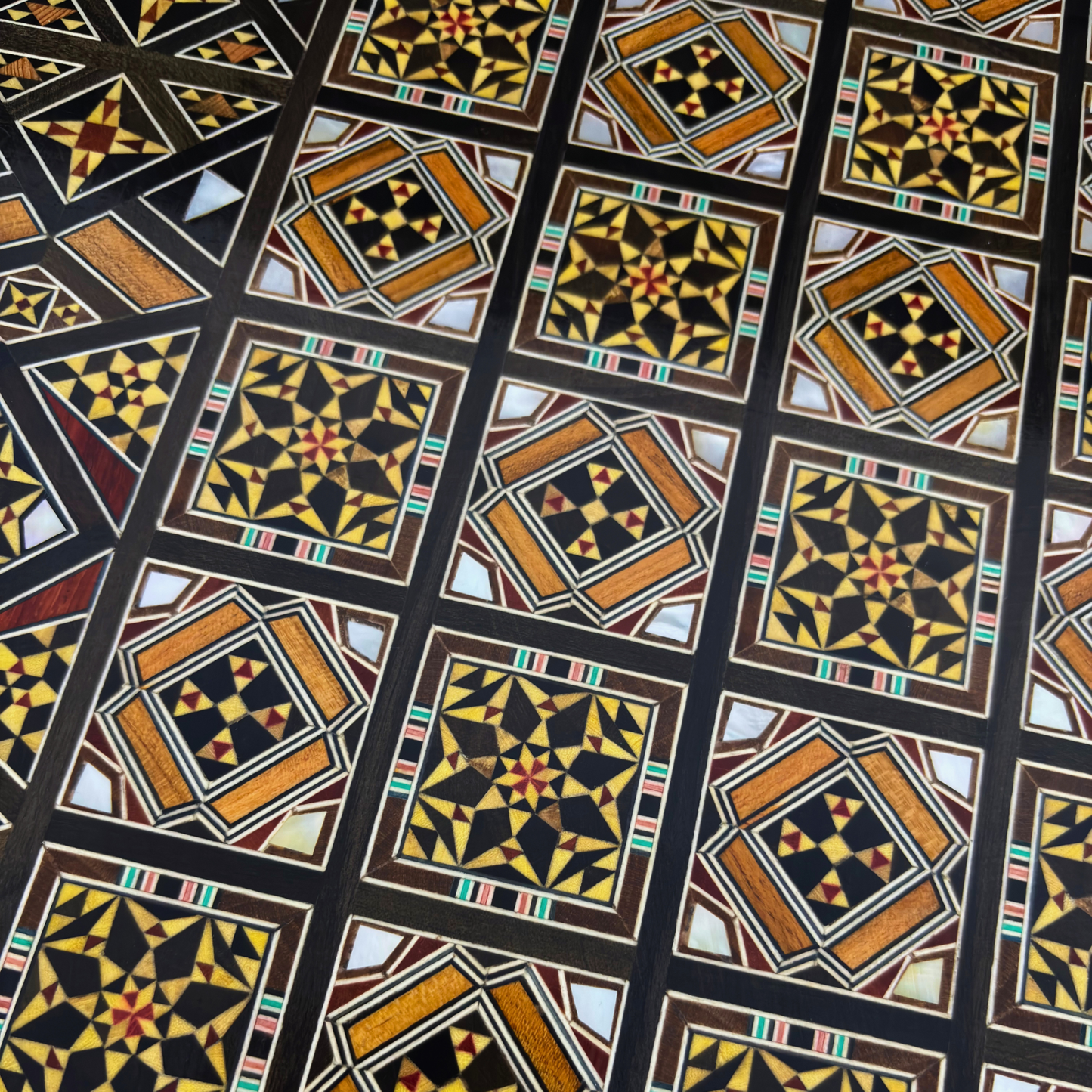 Juego de Ajedrez y Backgammon de Lujo – Arte Damasceno y Nácar
