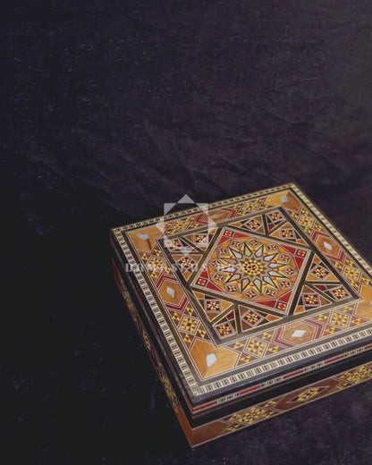 Handgefertigte Mosaik-Schatulle aus Damaskus – Perlmutt & Samt